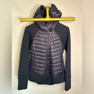 EUC DKNY Sport Wmn S zip up Puffer jacket w premium down. any season.